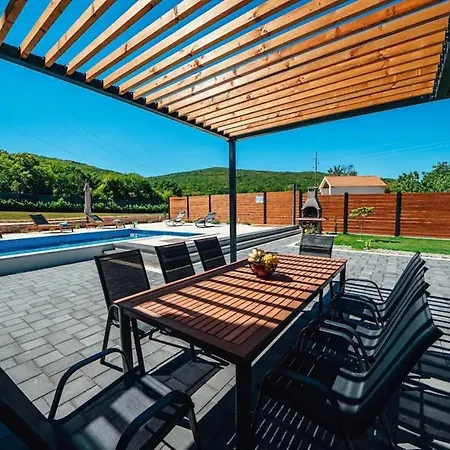Viktoria With Private Pool, Barbecue, Gym, Children's Playground Krivodol
