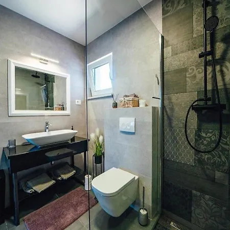 Villa Viktoria With Private Pool, Barbecue, Gym, Children's Playground Krivodol