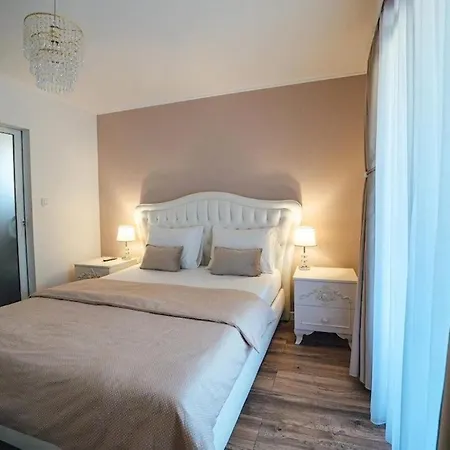 Viktoria With Private Pool, Barbecue, Gym, Children's Playground