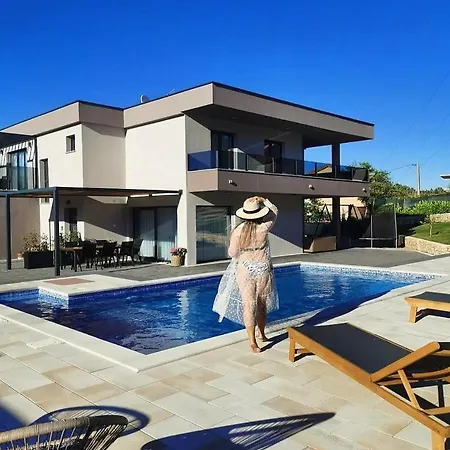 Viktoria With Private Pool, Barbecue, Gym, Children's Playground Villa Krivodol