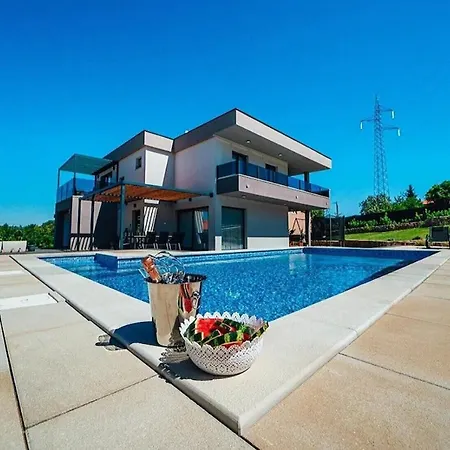 Viktoria With Private Pool, Barbecue, Gym, Children's Playground Krivodol