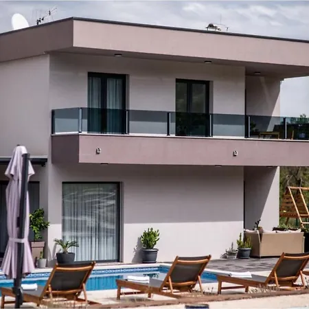 Viktoria With Private Pool, Barbecue, Gym, Children's Playground *