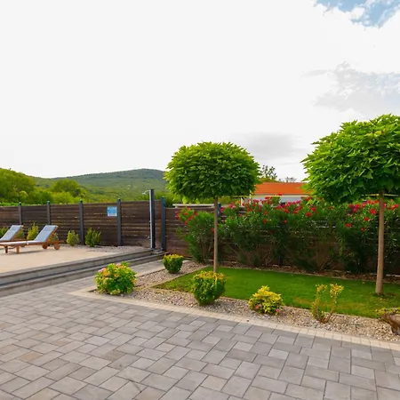 Vila Viktoria With Private Pool, Barbecue, Gym, Children's Playground *