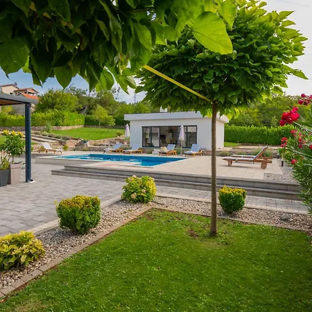 Vila Viktoria With Private Pool, Barbecue, Gym, Children's Playground Krivodol