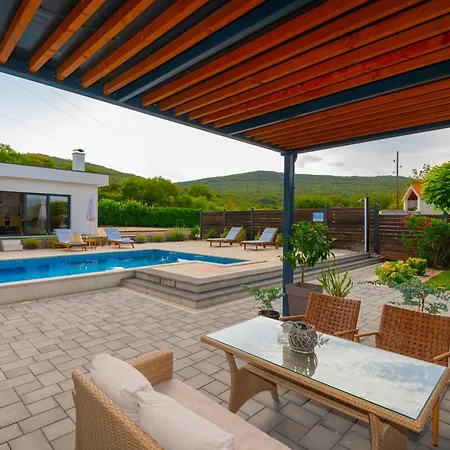Viktoria With Private Pool, Barbecue, Gym, Children's Playground Krivodol