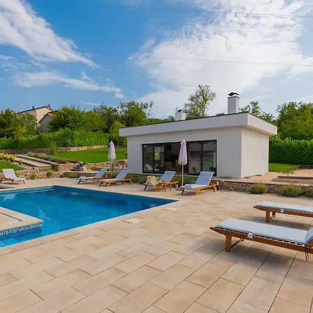 Vila Viktoria With Private Pool, Barbecue, Gym, Children's Playground Krivodol