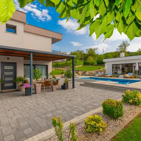 Viktoria With Private Pool, Barbecue, Gym, Children's Playground * Krivodol