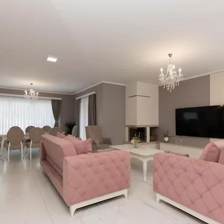 Viktoria With Private Pool, Barbecue, Gym, Children's Playground *