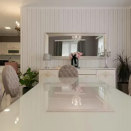 Viktoria With Private Pool, Barbecue, Gym, Children's Playground Vila