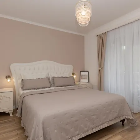 Vila Viktoria With Private Pool, Barbecue, Gym, Children's Playground *