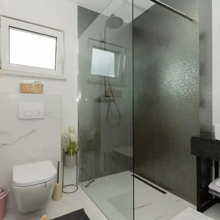 Viktoria With Private Pool, Barbecue, Gym, Children's Playground Vila *