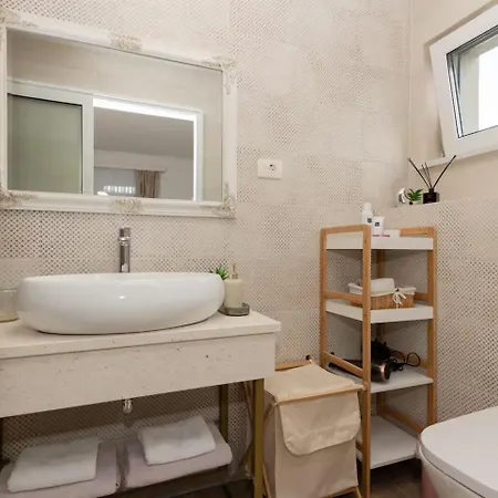 Viktoria With Private Pool, Barbecue, Gym, Children's Playground